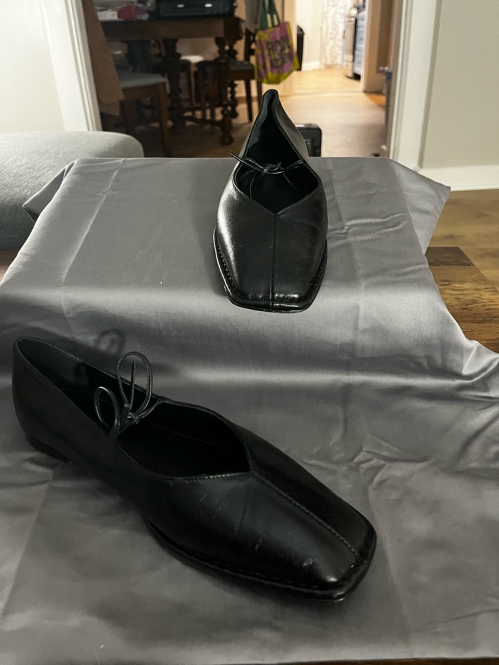 ALOHAS Black Square-Toe Leather Flats with Tie Detail